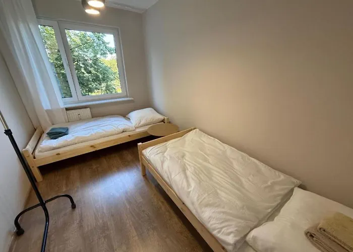 Self Check-in Free Parking 波兹南